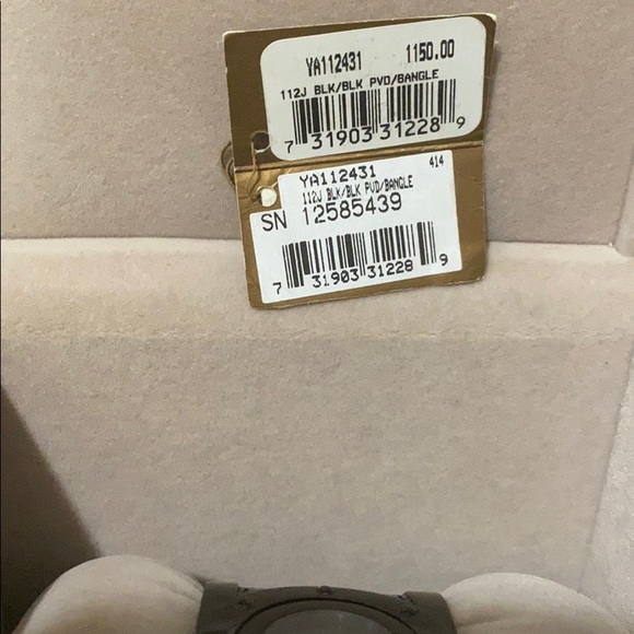 Ladies Blk Twirl Gucci Watch - Picture 8 of 8